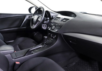 Подержанный автомобиль Mazda 3 Sedan 2012 года (10 фото)
