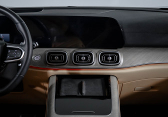 Подержанный автомобиль Jaecoo J8 2024 года (13 фото)