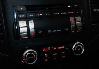 Подержанный автомобиль Mitsubishi Pajero 2012 года (14 фото)