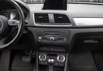 Подержанный автомобиль Audi Q3 2013 года (15 фото)