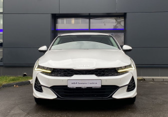 Подержанный автомобиль Kia K5 2022 года (2 фото)