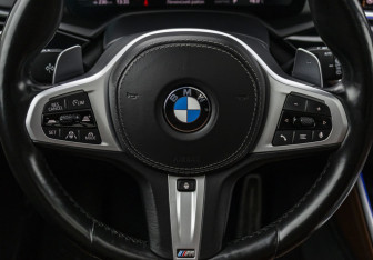 Подержанный автомобиль BMW X5 2018 года (16 фото)