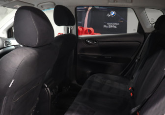 Подержанный автомобиль Nissan Tiida Hatchback 2015 года (10 фото)
