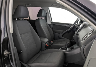 Подержанный автомобиль Volkswagen Tiguan 2015 года (23 фото)