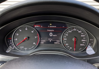 Подержанный автомобиль Audi A6 Sedan 2017 года (16 фото)