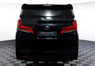 Подержанный автомобиль Toyota Alphard 2019 года (6 фото)