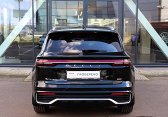 Подержанный автомобиль Geely Monjaro 2023 года (5 фото)