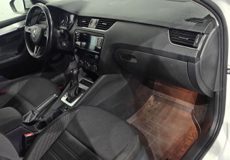 Подержанный автомобиль Skoda Octavia Liftback 2020 года (11 фото)