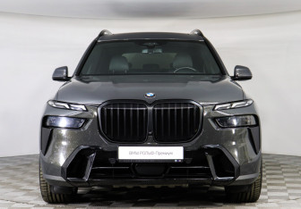 Подержанный автомобиль BMW X7 2022 года (3 фото)