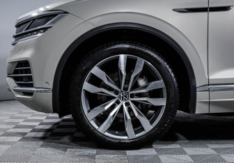 Подержанный автомобиль Volkswagen Touareg 2022 года (15 фото)