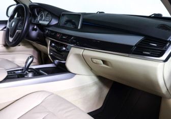 Подержанный автомобиль BMW X5 2014 года (10 фото)