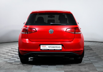 Подержанный автомобиль Volkswagen Golf Hatchback 2013 года (6 фото)