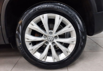 Подержанный автомобиль Volkswagen Tiguan 2015 года (9 фото)