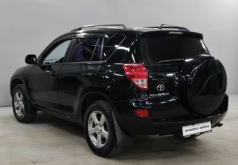 Подержанный автомобиль Toyota RAV4 2006 года (7 фото)