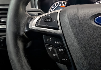 Подержанный автомобиль Ford Mondeo Sedan 2015 года (25 фото)