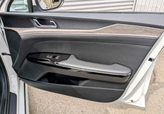 Подержанный автомобиль Kia K5 2021 года (24 фото)