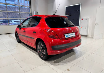 Подержанный автомобиль Peugeot 207 Hatchback 2009 года (7 фото)