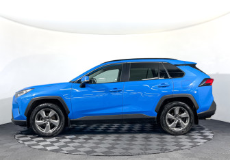 Подержанный автомобиль Toyota RAV4 2020 года (8 фото)
