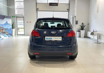 Подержанный автомобиль Kia Venga 2012 года (5 фото)