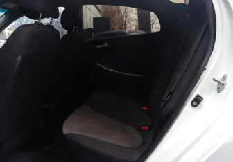 Подержанный автомобиль Hyundai Solaris Sedan 2011 года (10 фото)