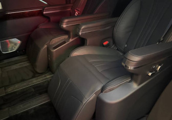 Подержанный автомобиль Hongqi HQ9 2022 года (21 фото)