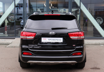 Подержанный автомобиль Kia Sorento 2017 года (5 фото)