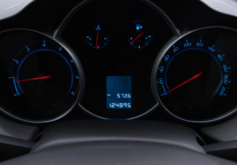 Подержанный автомобиль Chevrolet Cruze Hatchback 2013 года (12 фото)