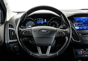 Подержанный автомобиль Ford Focus Hatchback 2017 года (10 фото)