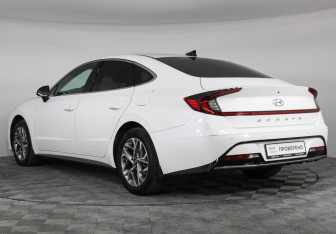 Подержанный автомобиль Hyundai Sonata 2020 года (7 фото)