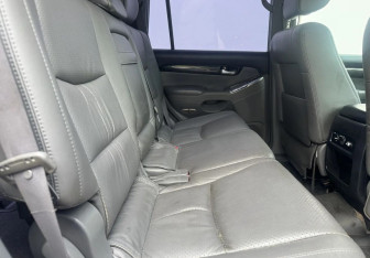 Подержанный автомобиль Toyota Land Cruiser Prado 2008 года (11 фото)