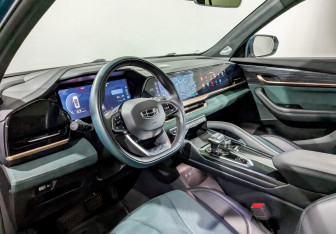 Подержанный автомобиль Geely Monjaro 2023 года (16 фото)