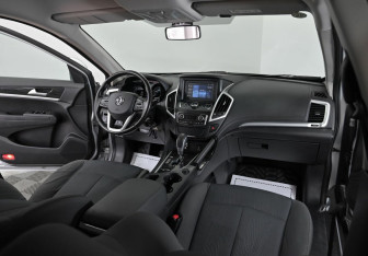 Подержанный автомобиль DongFeng AX7 2017 года (5 фото)