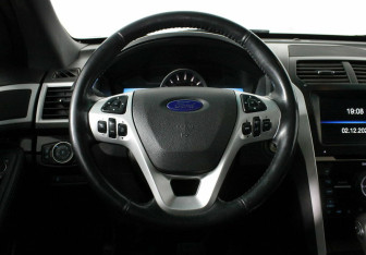 Подержанный автомобиль Ford Explorer 2013 года (8 фото)