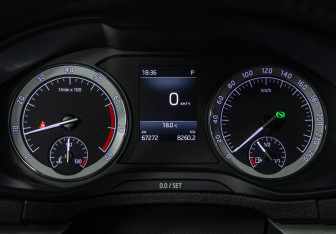 Подержанный автомобиль Skoda Karoq 2021 года (10 фото)