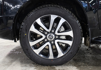 Подержанный автомобиль Toyota Land Cruiser Suv 2018 года (24 фото)