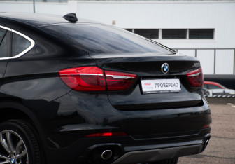 Подержанный автомобиль BMW X6 2015 года (22 фото)