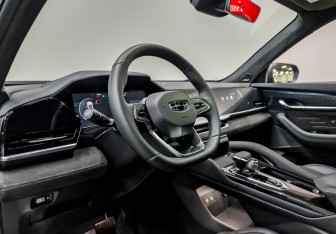 Подержанный автомобиль Geely Monjaro 2024 года (16 фото)