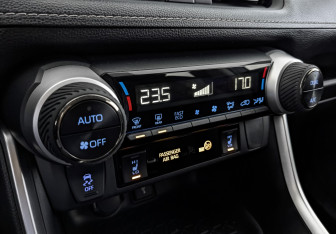 Подержанный автомобиль Toyota RAV4 2021 года (25 фото)
