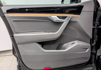 Подержанный автомобиль Volkswagen Touareg 2019 года (20 фото)