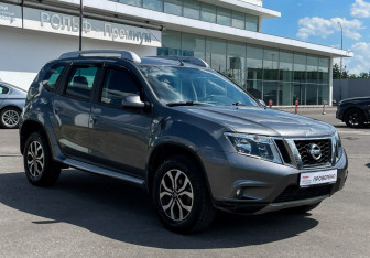 Подержанный автомобиль Nissan Terrano 2015 года (3 фото)