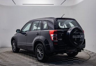 Подержанный автомобиль Suzuki Grand Vitara 2008 года (7 фото)