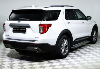 Подержанный автомобиль Ford Explorer 2020 года (3 фото)