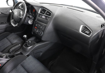Подержанный автомобиль Citroen C4 Hatchback 2011 года (6 фото)