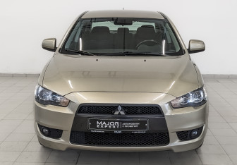 Подержанный автомобиль Mitsubishi Lancer Sedan 2010 года (2 фото)