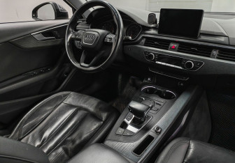 Подержанный автомобиль Audi A4 Sedan 2017 года (10 фото)