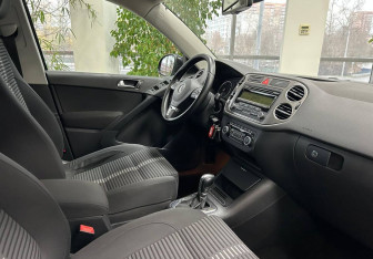Подержанный автомобиль Volkswagen Tiguan 2010 года (10 фото)