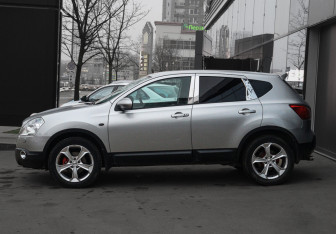 Подержанный автомобиль Nissan Qashqai 2009 года (8 фото)