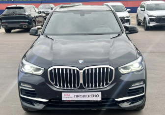 Подержанный автомобиль BMW X5 2021 года (2 фото)