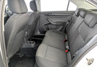 Подержанный автомобиль Skoda Rapid Liftback 2018 года (12 фото)