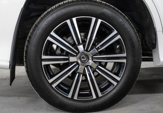 Подержанный автомобиль Lexus LX 2019 года (27 фото)